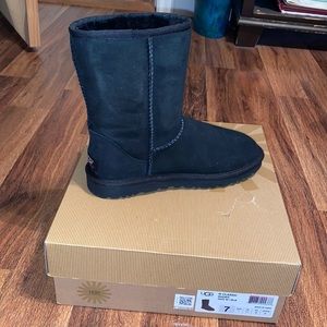 Brand new, classic short black uggs-women’s 7!